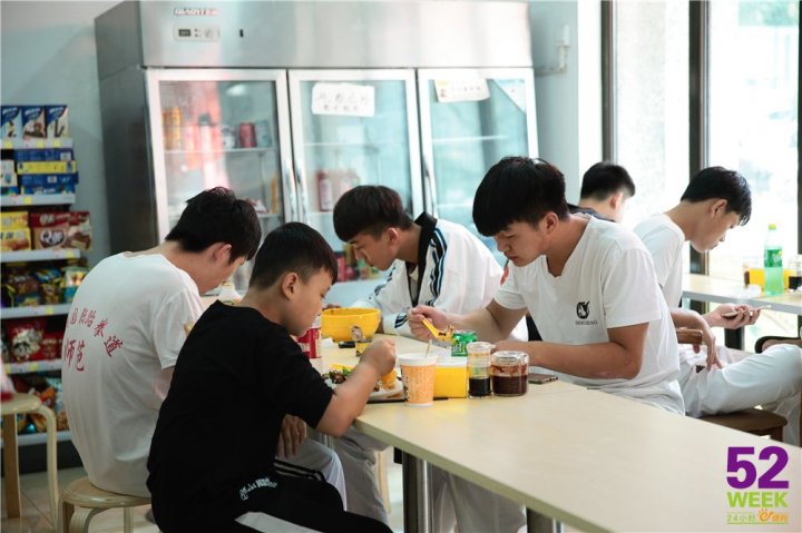 便利店跨界玩餐饮，这些优势很关键